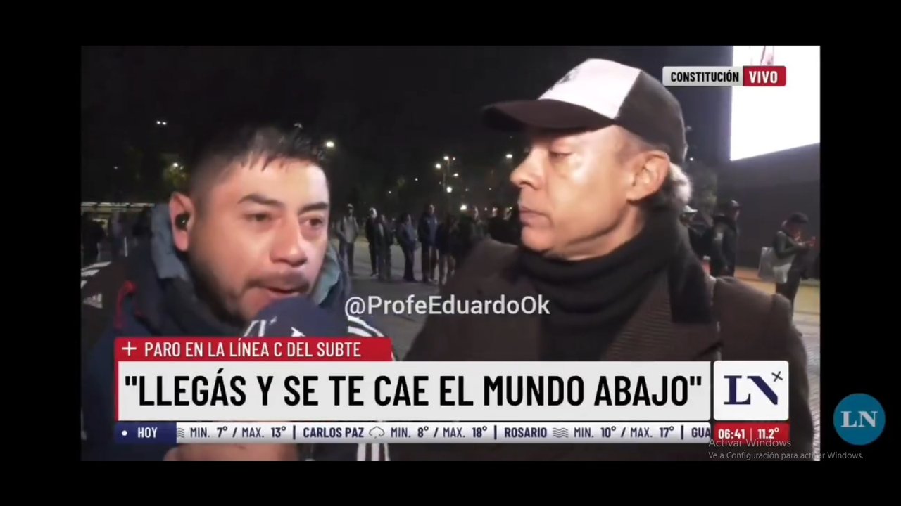 Imagen para el artículo: Se puso a improvisar en el móvil de LN+ pidiendo con una canción que “cuiden al obrero” y otro pasajero se metió al grito de “volvé Cristina, por favor”
