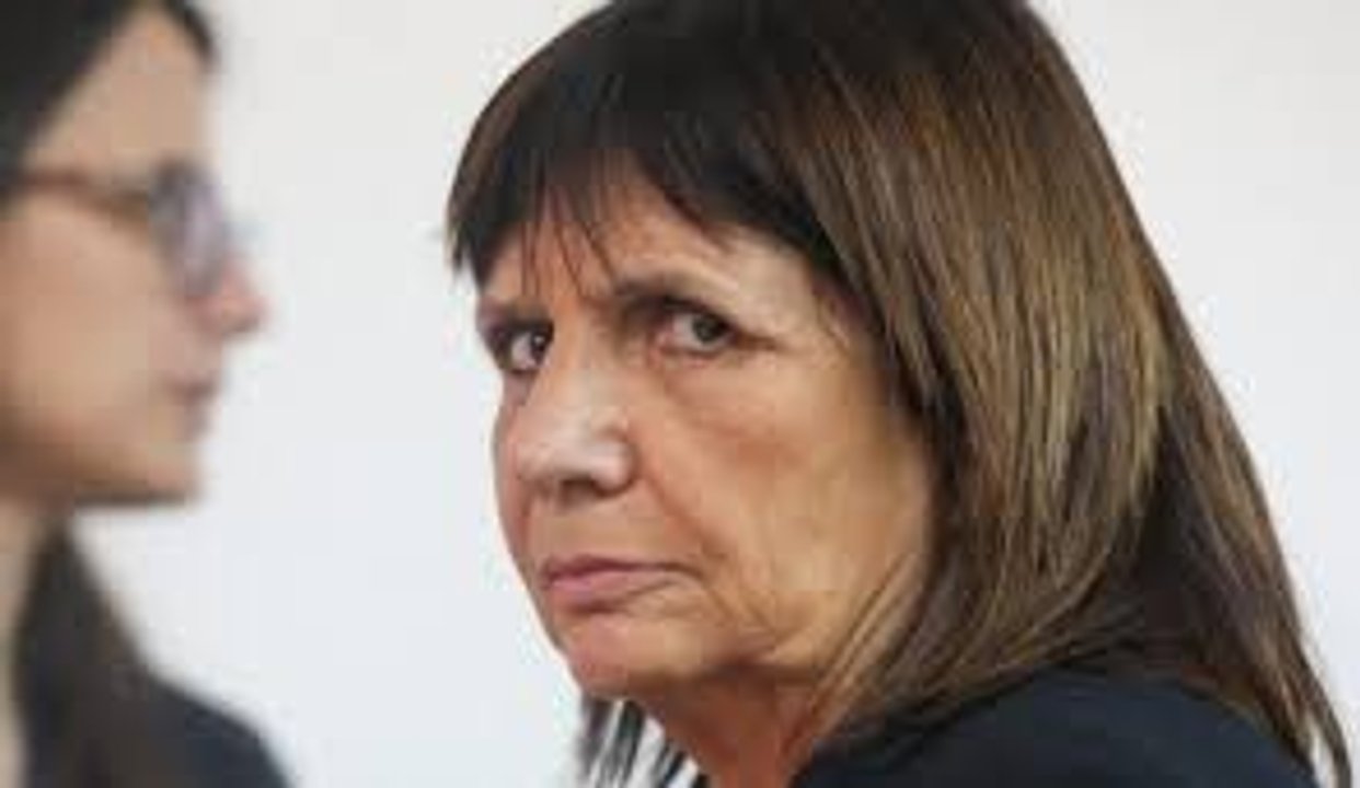 Imagen para el artículo: Patricia Bullrich presentó su renuncia al Senado y estallaron la interna del Gobierno y las redes