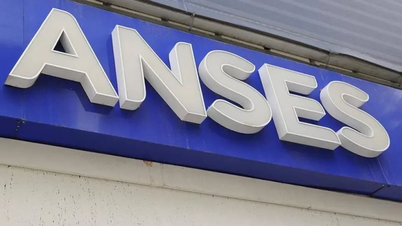Imagen para el artículo: Cuáles son todos los reintegros y promociones en supermercados para jubilados de ANSES en junio 2026