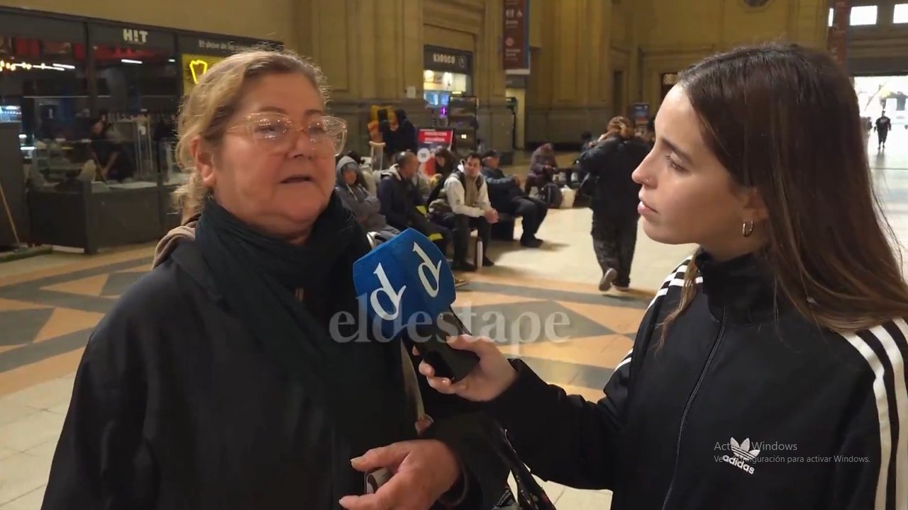 Imagen para el artículo: Es jubilada, tiene una hija discapacitada, tiene que seguir trabajando y sigue apoyando a Milei