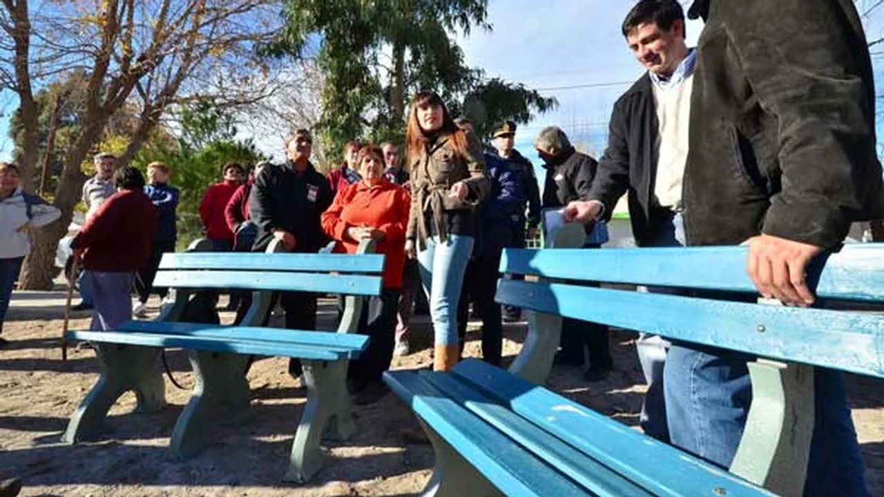 Imagen para el artículo: Reciclaje para tener nuevos bancos en las plazas: así es la iniciativa que se destaca en La Plata