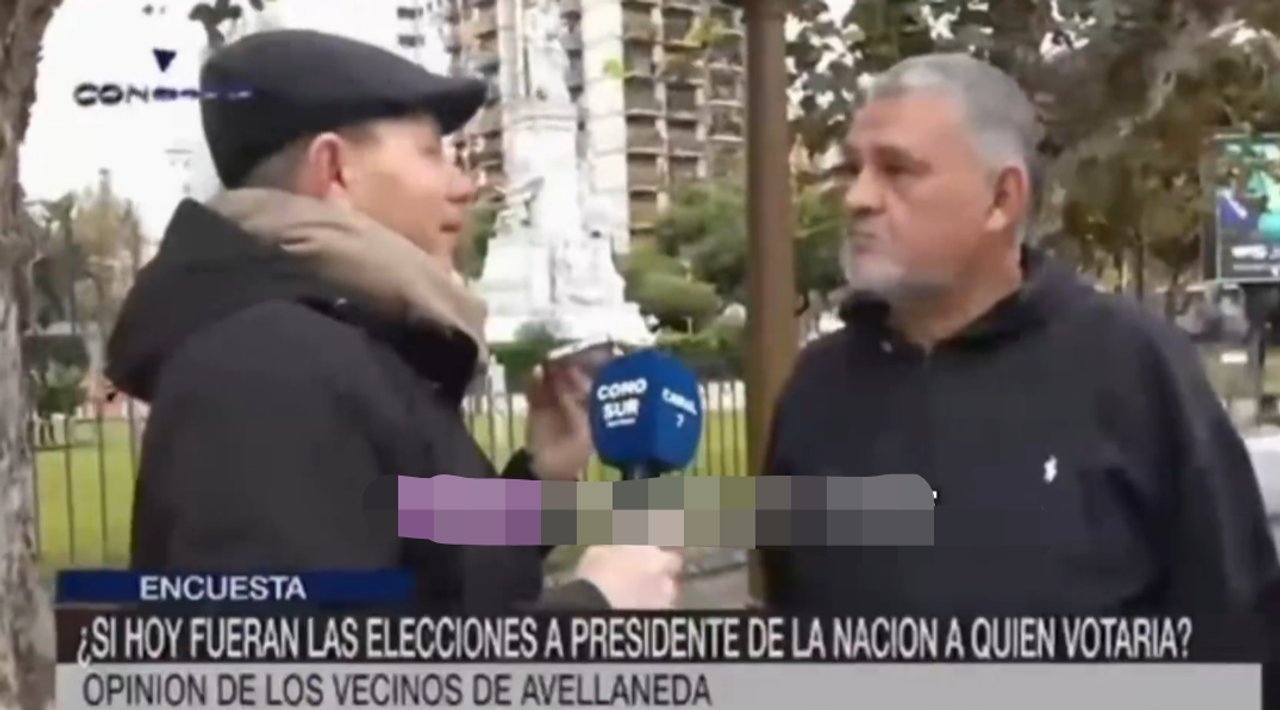 Imagen para el artículo: Un genio el notero: así respondió cuando un votante arrepentido dijo que Milei “no cumplió lo que prometió"