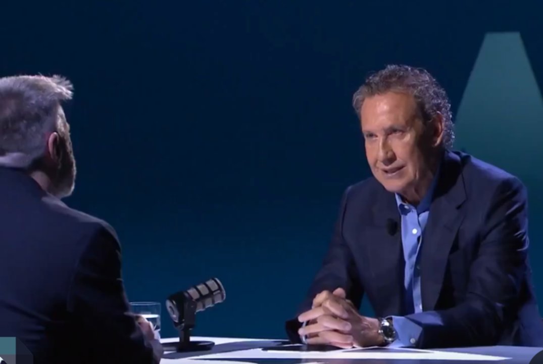 Imagen para el artículo: El ex Campeón del Mundo, Jorge Valdano, liquidó a Milei en una entrevista en España