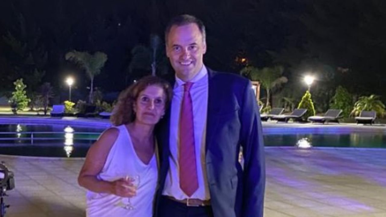 Imagen para el artículo: Nueva denuncia contra Adorni: mudó a su mamá a un country y pagó 15 mil dólares en efectivo y por adelantado