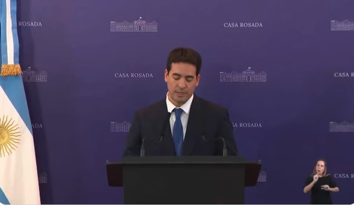 Imagen para el artículo: El flamante vocero presidencial comenzó con el pie izquierdo y no contestó preguntas