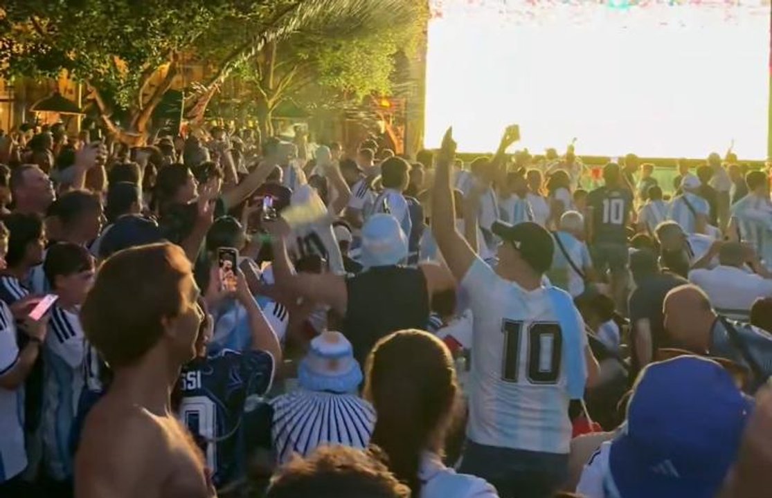 Imagen para el artículo: ¡Oh, sos una provincia!: Uruguay quedó eliminado y el banderazo argentino no lo festejó con un picantísimo canto viral