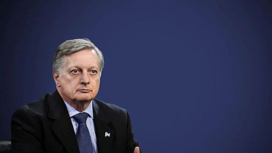 Imagen para el artículo: Aranguren analizó el futuro de la energía en Argentina y la venta de las estaciones de Shell