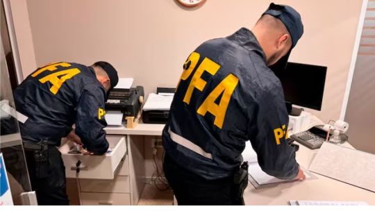 Imagen para el artículo: Acusan a funcionaria de Morón de integrar una banda narco tras encontrar medio kilo de cocaína en su casa