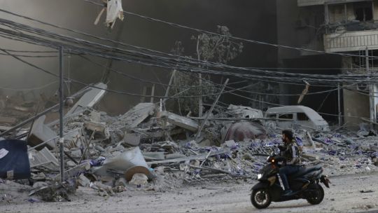 Imagen para el artículo: Nuevos bombardeos en el sur de Líbano dejan al menos 15 muertos en medio del alto el fuego
