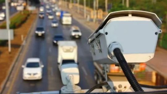 Imagen para el artículo: Recibió 32 multas de tránsito por un auto que asegura no manejar y la Justicia investiga una posible patente clonada