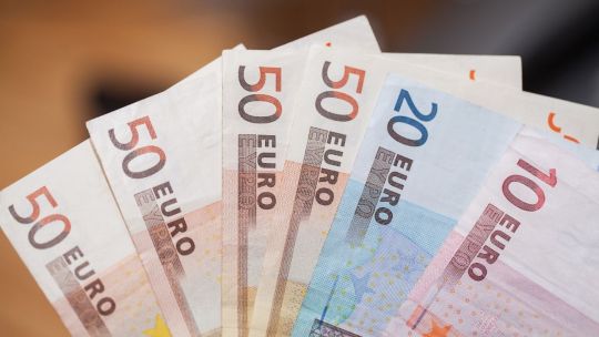 Imagen para el artículo: Cotización del euro y euro blue hoy, lunes 18 de mayo