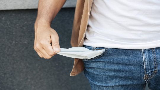Imagen para el artículo: Encuesta: Milei frena cuatro meses de deterioro político pero el 68% percibe que su “bolsillo” está peor que en 2024