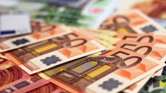 Imagen para el artículo: Cotización del euro y euro blue hoy lunes 8 de junio