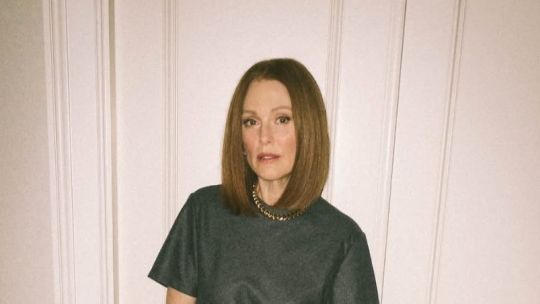 Imagen para el artículo: Julianne Moore liderará una nueva comedia romántica de Netflix producida por los Obama