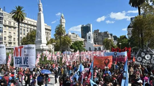 Imagen para el artículo: Aportes sindicales: el Gobierno excluyó horas extras, bonos y aguinaldo de la base de cálculo