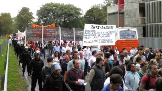 Imagen para el artículo: Tras la cautelar presentada por ATE, la Justicia detuvo los despidos y la reestructuración en el INTI