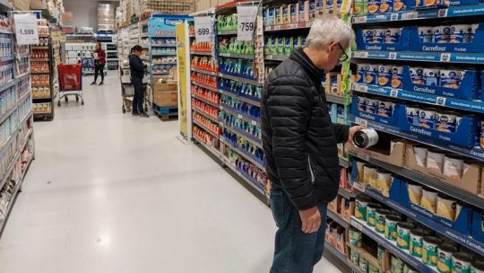 Imagen para el artículo: El bolsillo se achica y cambian los hábitos de consumo: los argentinos compran menos veces y achican formatos