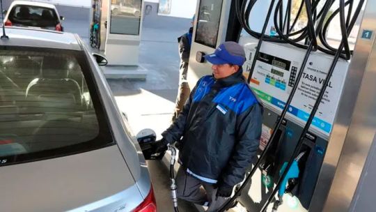 Imagen para el artículo: El Gobierno aplazó otra vez el aumento de los impuestos a la nafta y el gasoil para contener el impacto en surtidores