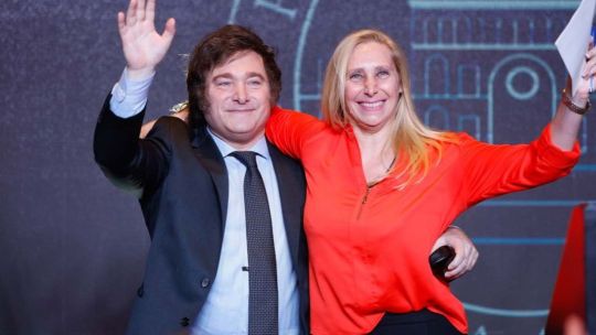 Imagen para el artículo: La previa de Milei a la espera de la final: ópera con un economista amigo y las cábalas para ver el partido con Karina