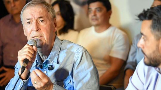 Imagen para el artículo: Adornigate: el coro que pide que se vaya