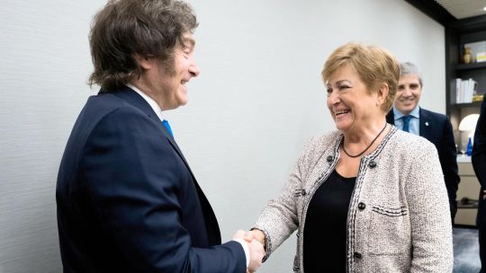 Imagen para el artículo: Subir el Monotributo y que más empleados paguen Ganancias: los cambios que el FMI le pidió a Argentina para que recaude más