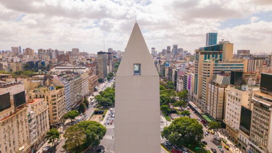 Imagen para el artículo: El Obelisco cumple 90 años: la avenida Corrientes se transformará en un gran escenario peatonal para celebrar sus nueve décadas