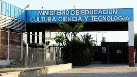 Imagen para el artículo: Tras el fallo del STJ, Zdero dio marcha atrás y derogó el límite a postítulos docentes