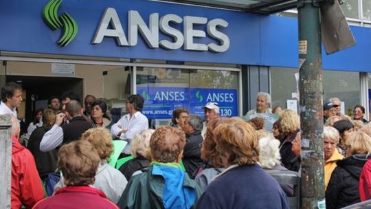 Imagen para el artículo: Cobros de ANSES para junio: fechas de pago para los documentos que finalizan en las cifras 8 y 9