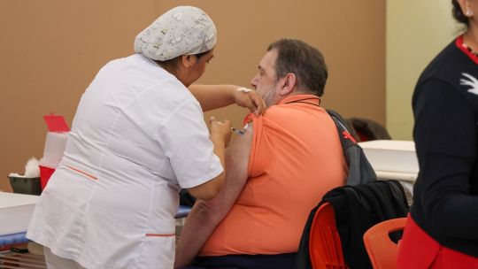 Imagen para el artículo: Adultos mayores: ¿realmente deberían vacunarse?