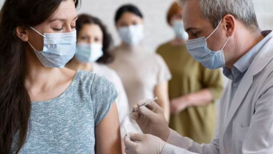 Imagen para el artículo: Alerta por fiebre amarilla: envían 20 mil vacunas a Salta tras confirmarse un brote con cinco casos en Bolivia