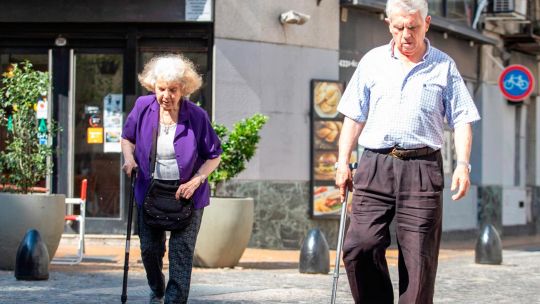Imagen para el artículo: Jubilados y pensionados ANSES: Cuánto cobro en junio de 2026 con aumento, bono y aguinaldo