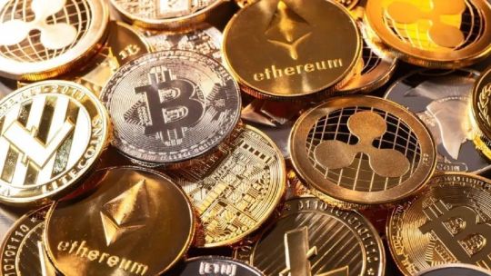 Imagen para el artículo: El Bitcoin cae en un mercado cripto volátil por la tensión geopolítica global