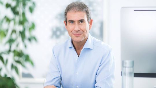 Imagen para el artículo: Javier Milei se reunió con el magnate Maurice Ostro por inversiones tecnológicas y recibió a grandes laboratorios