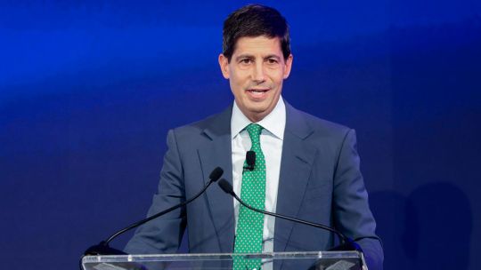 Imagen para el artículo: Nuevo presidente de la FED: asume Kevin Warsh con la mira en inflación y tasas de interés