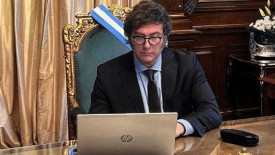 Imagen para el artículo: Récord: revelan que Milei posteó casi mil tuits en un fin de semana