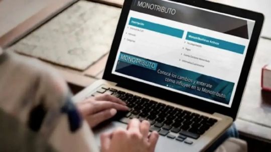 Imagen para el artículo: El Monotributo volverá a subir en julio y el tope máximo podría acercarse a $127 millones