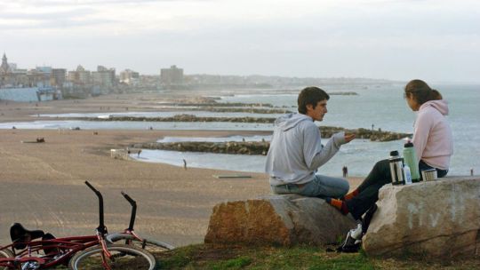 Imagen para el artículo: Clima en Mar del Plata: domingo con nubosidad variable, vientos del sudeste y ambiente fresco en la costa
