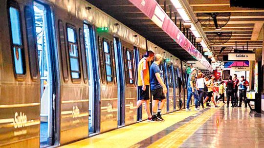 Imagen para el artículo: Paro sorpresivo de Metrodelegados en la Línea C del subte: filas y demoras en la estación de Constitución