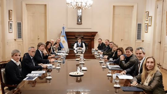 Imagen para el artículo: Salariazo en el Gobierno: el sueldo de ministros y secretarios aumentó 123 por ciento