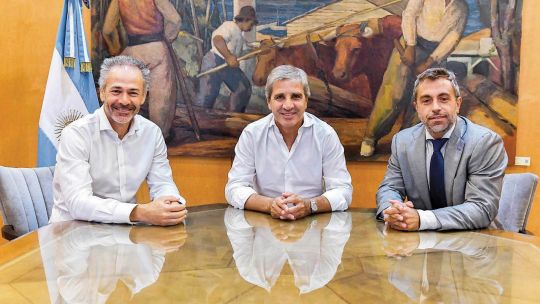 Imagen para el artículo: La hipoteca avanza: estalló la interna libertaria por los créditos hipotecarios
