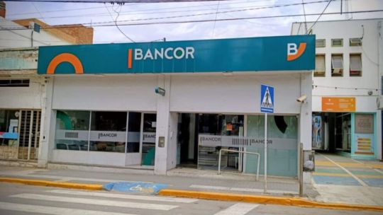 Imagen para el artículo: El 60% de los empleados públicos cordobeses deberá ser rescatado por la Provincia por deudas con Bancor