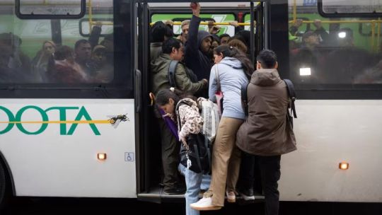 Imagen para el artículo: Encuesta: 62% dice estar peor que en 2025