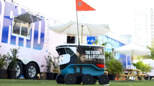 Imagen para el artículo: Video viral: el robot delivery no puede reemplazar a los repartidores humanos