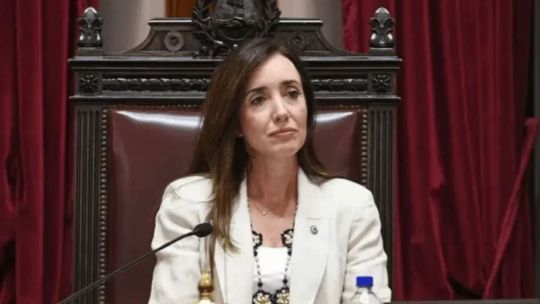 Imagen para el artículo: Por qué Victoria Villarruel se bajó de la misa por el Papa Francisco