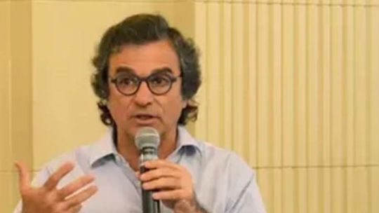 Imagen para el artículo: Quién es el funcionario que "pagará" por los departamentos no declarados de Adorni