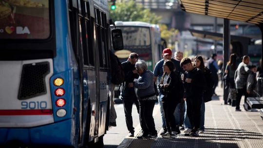 Imagen para el artículo: Paro de colectivos en el AMBA: nueva advertencia para el Gobierno