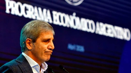 Imagen para el artículo: La cuenta de USD 12.000 millones con la que Luis Caputo busca blindar toda la gestión de Javier Milei