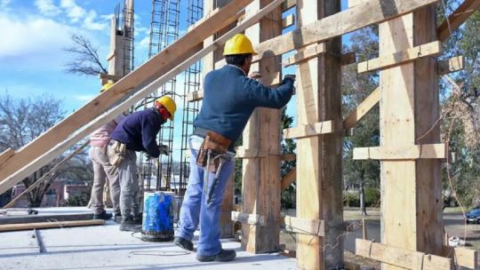 Imagen para el artículo: Presión para usar el fondo de respaldo del ANSES como salvavidas millonario para revivir la construcción