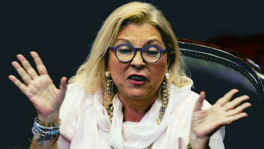 Imagen para el artículo: El video en que Lilita Carrió se burla de Adorni: "Pobrecito, se compró tantas casas"