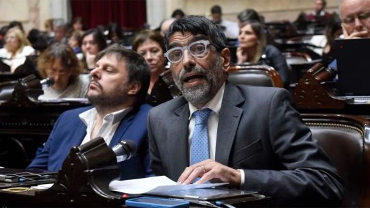 Imagen para el artículo: Tensión en Diputados: Rodolfo Tailhade acusó a Gerardo Huesen de tener una foto de un exmilitar de la dictadura en su despacho